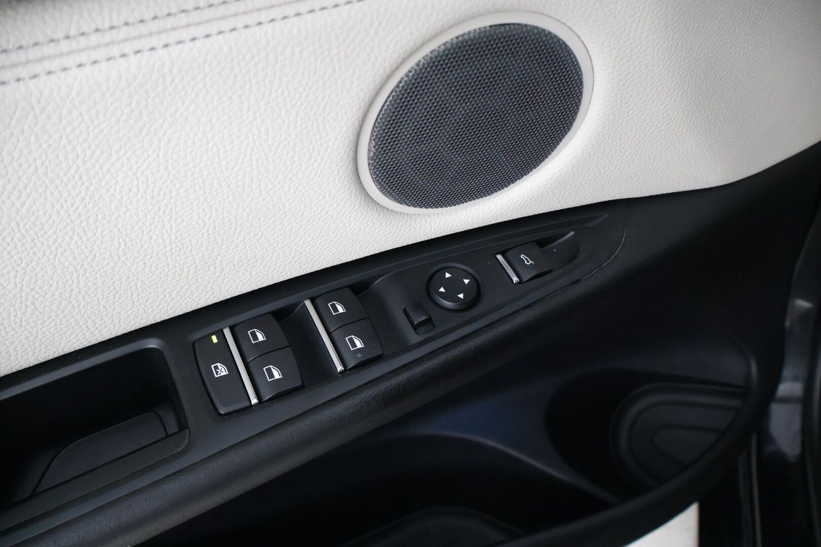 BMW X6 2017 F16 xDrive30d M-Sport * H&K / HUD / Prof. Navi / Kamera / Muistipenkki / Suomiauto * - * Facelift LCI / Kosketusnäyttö / Adapt. M-alusta *