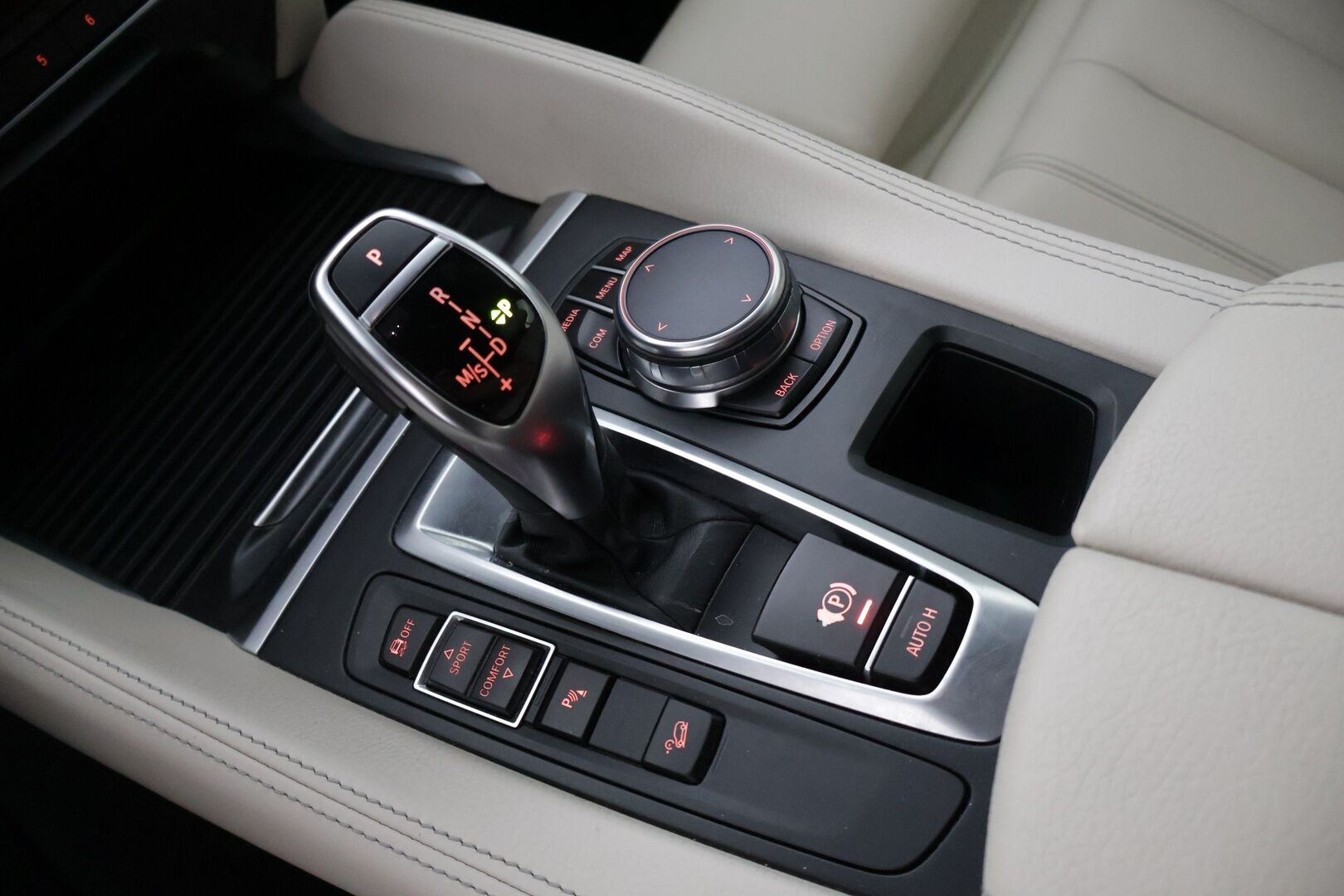 BMW X6 2017 F16 xDrive30d M-Sport * H&K / HUD / Prof. Navi / Kamera / Muistipenkki / Suomiauto * - * Facelift LCI / Kosketusnäyttö / Adapt. M-alusta *
