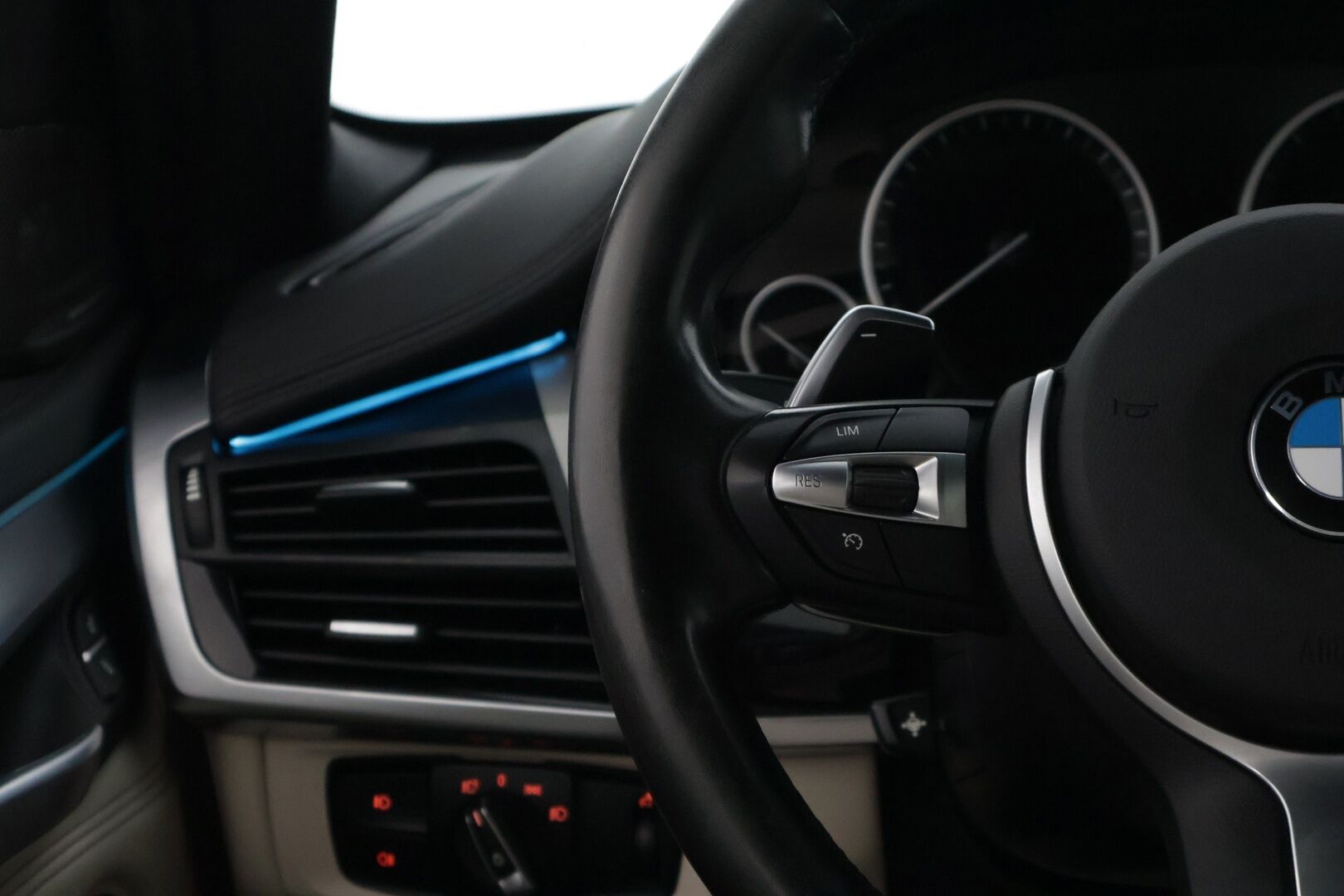 BMW X6 2017 F16 xDrive30d M-Sport * H&K / HUD / Prof. Navi / Kamera / Muistipenkki / Suomiauto * - * Facelift LCI / Kosketusnäyttö / Adapt. M-alusta *