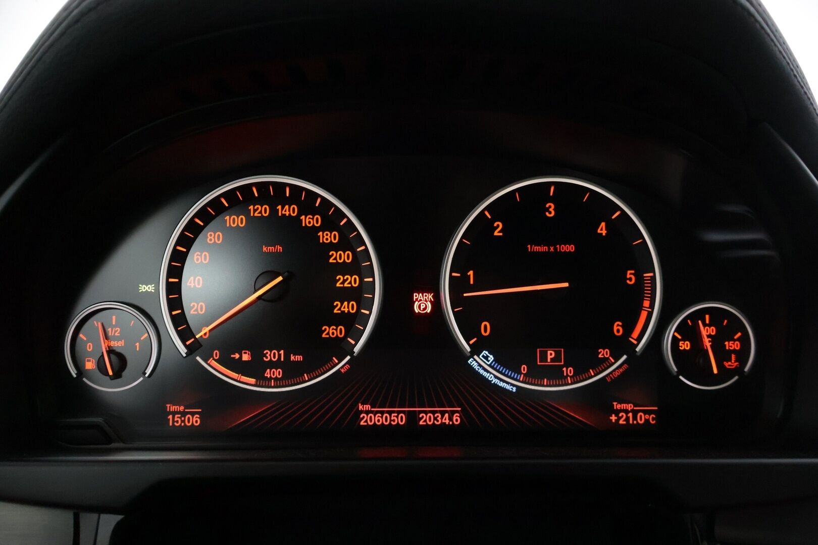 BMW X6 2017 F16 xDrive30d M-Sport * H&K / HUD / Prof. Navi / Kamera / Muistipenkki / Suomiauto * - 3,99 % KORKOTARJOUS TÄHÄN AUTOON - * LCI malli, uudemmalla mittaristolla ja kosketusnäytöllisellä iDrivellä! / Adaptiivisella M-alustalla! / Näyttävä, siisti auto 22" kesävanteilla! *