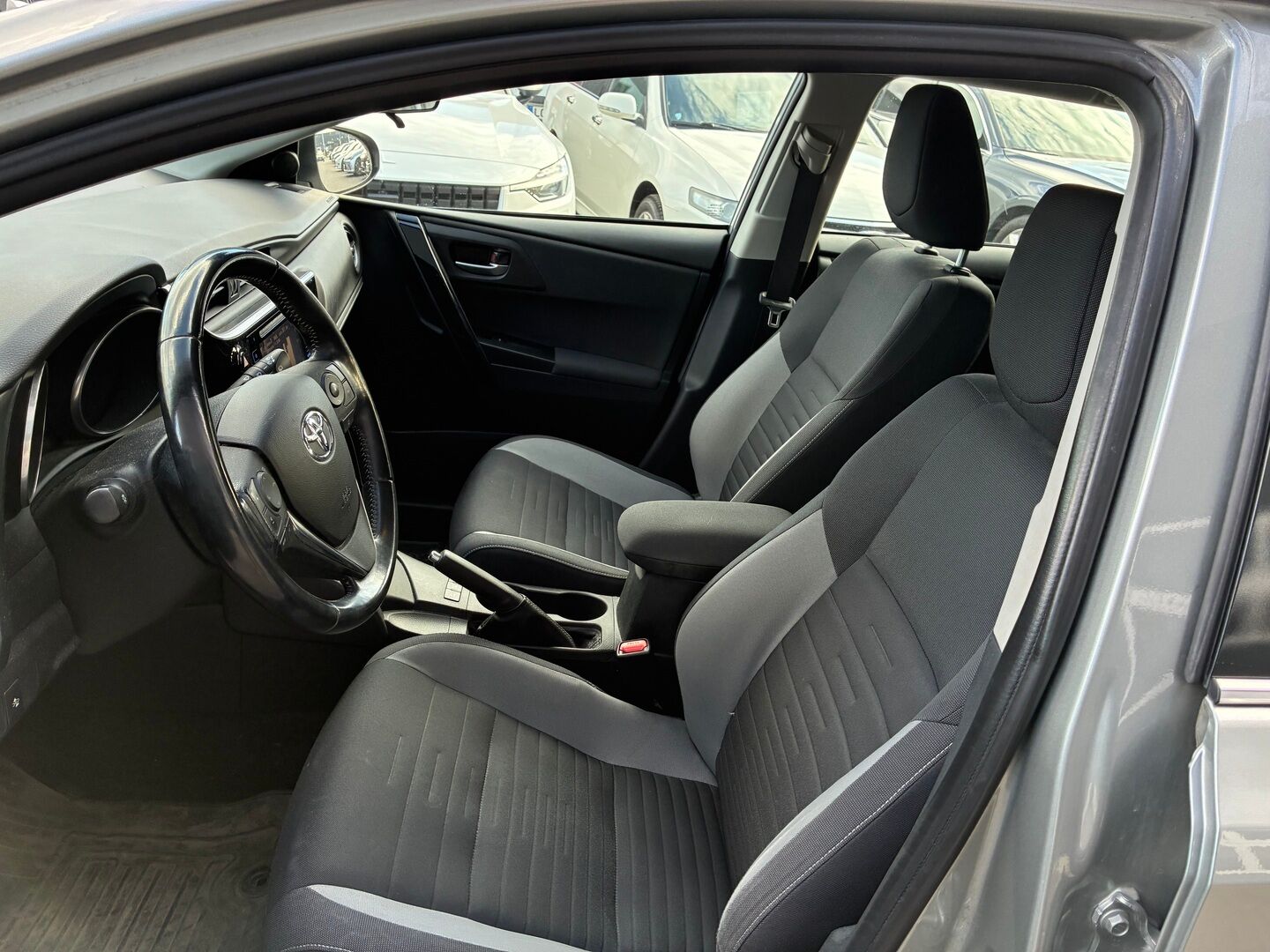 Toyota Auris 2017 Touring Sports 1,8 Hybrid Active Edition *Kamera / Koukku / Cruise / Lohkolämmitin* - Suomi-auto / Kahdet renkaat vanteilla / Merkkihuollettu / Viimeisin huolto 189tkm