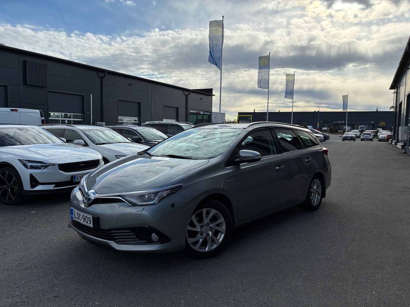 Toyota Auris 2017 Touring Sports 1,8 Hybrid Active Edition *Kamera / Koukku / Cruise / Lohkolämmitin* - Suomi-auto / Kahdet renkaat vanteilla / Merkkihuollettu / Viimeisin huolto 189tkm