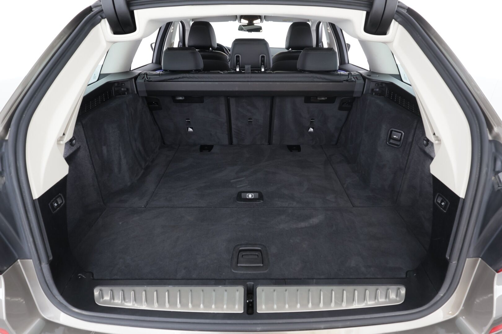 BMW 520 2018 G31 Touring 520d A xDrive Business Comfort * Koukku / HiFi / ACC / LED / P.Kamera / Sporttinahat / Navi / Keyless* - Suomi-auto / Kahdet renkaat / Merkkihuollettu! - HULLUT JOULUT KORKOTARJOUS 2,49% 