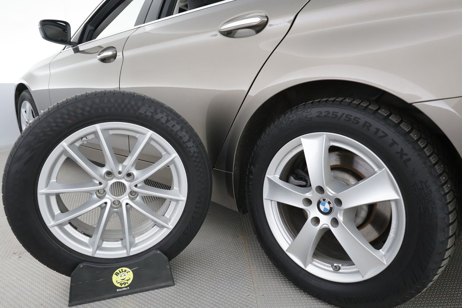 BMW 520 2018 G31 Touring 520d A xDrive Business Comfort * Koukku / HiFi / ACC / LED / P.Kamera / Sporttinahat / Navi / Keyless* - Suomi-auto / Kahdet renkaat / Merkkihuollettu! - HULLUT JOULUT KORKOTARJOUS 2,49% 