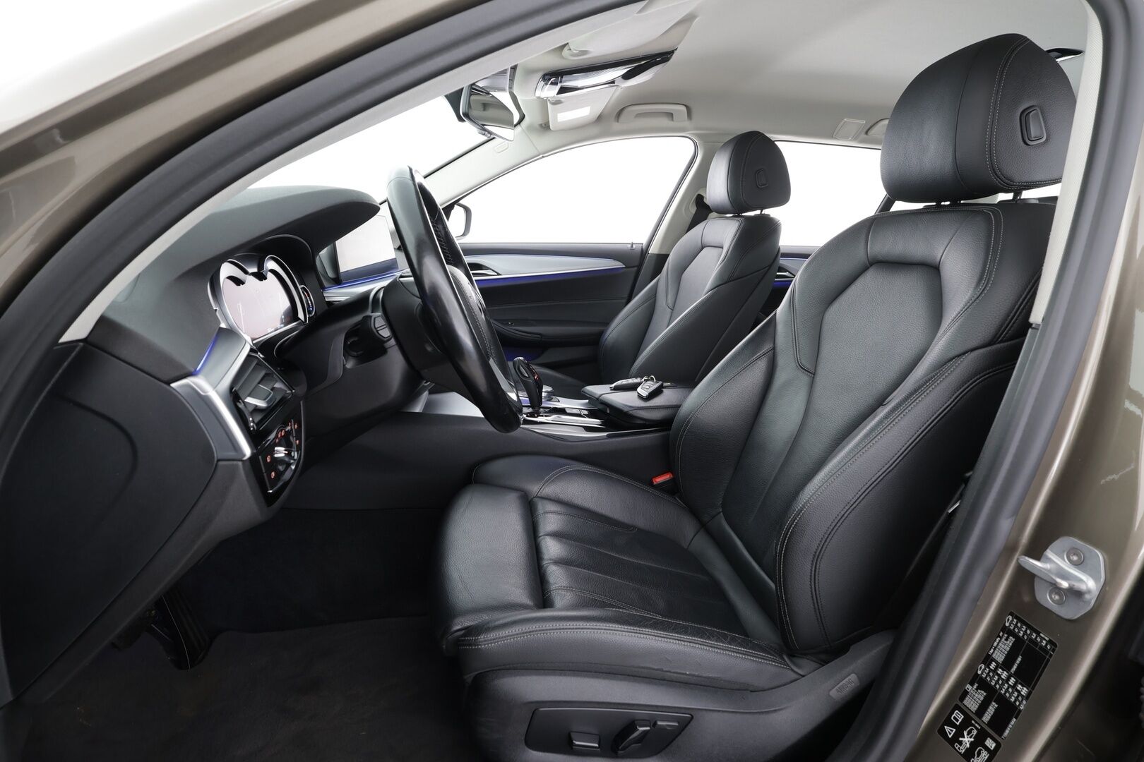 BMW 520 2018 G31 Touring 520d A xDrive Business Comfort * Koukku / HiFi / ACC / LED / P.Kamera / Sporttinahat / Navi / Keyless* - Suomi-auto / Kahdet renkaat / Merkkihuollettu! - HULLUT JOULUT KORKOTARJOUS 2,49% 