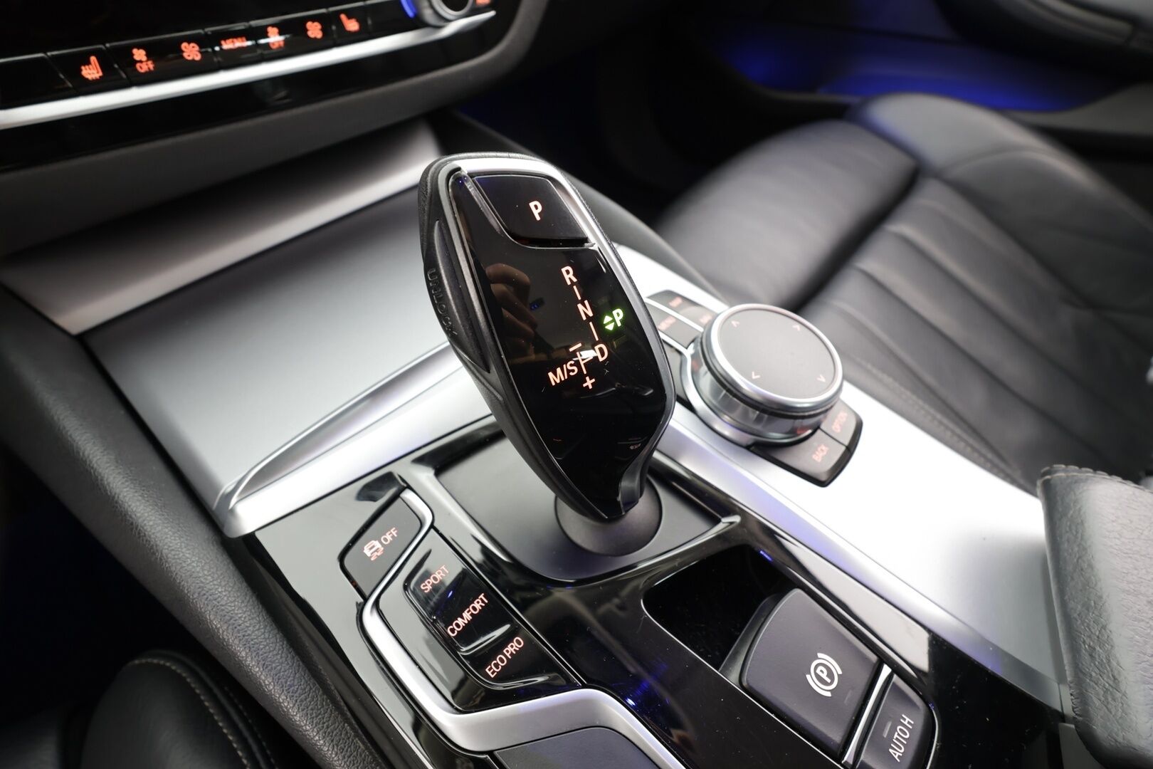 BMW 520 2018 G31 Touring 520d A xDrive Business Comfort * Koukku / HiFi / ACC / LED / P.Kamera / Sporttinahat / Navi / Keyless* - Suomi-auto / Kahdet renkaat / Merkkihuollettu! - HULLUT JOULUT KORKOTARJOUS 2,49% 