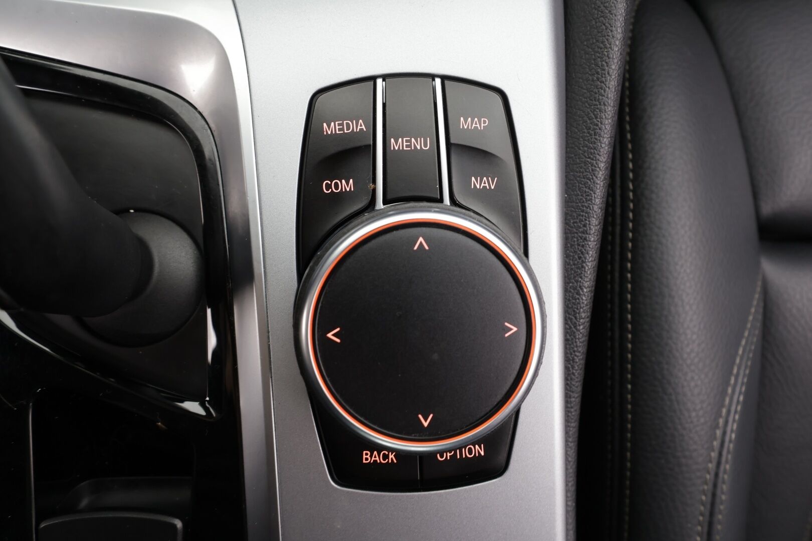 BMW 520 2018 G31 Touring 520d A xDrive Business Comfort * Koukku / HiFi / ACC / LED / P.Kamera / Sporttinahat / Navi / Keyless* - Suomi-auto / Kahdet renkaat / Merkkihuollettu! - HULLUT JOULUT KORKOTARJOUS 2,49% 