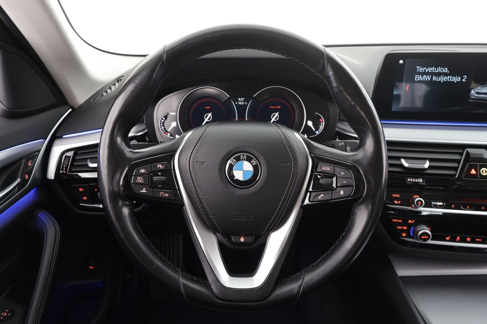 BMW 520 2018 G31 Touring 520d A xDrive Business Comfort * Koukku / HiFi / ACC / LED / P.Kamera / Sporttinahat / Navi / Keyless* - Suomi-auto / Kahdet renkaat / Merkkihuollettu! - HULLUT JOULUT KORKOTARJOUS 2,49% 