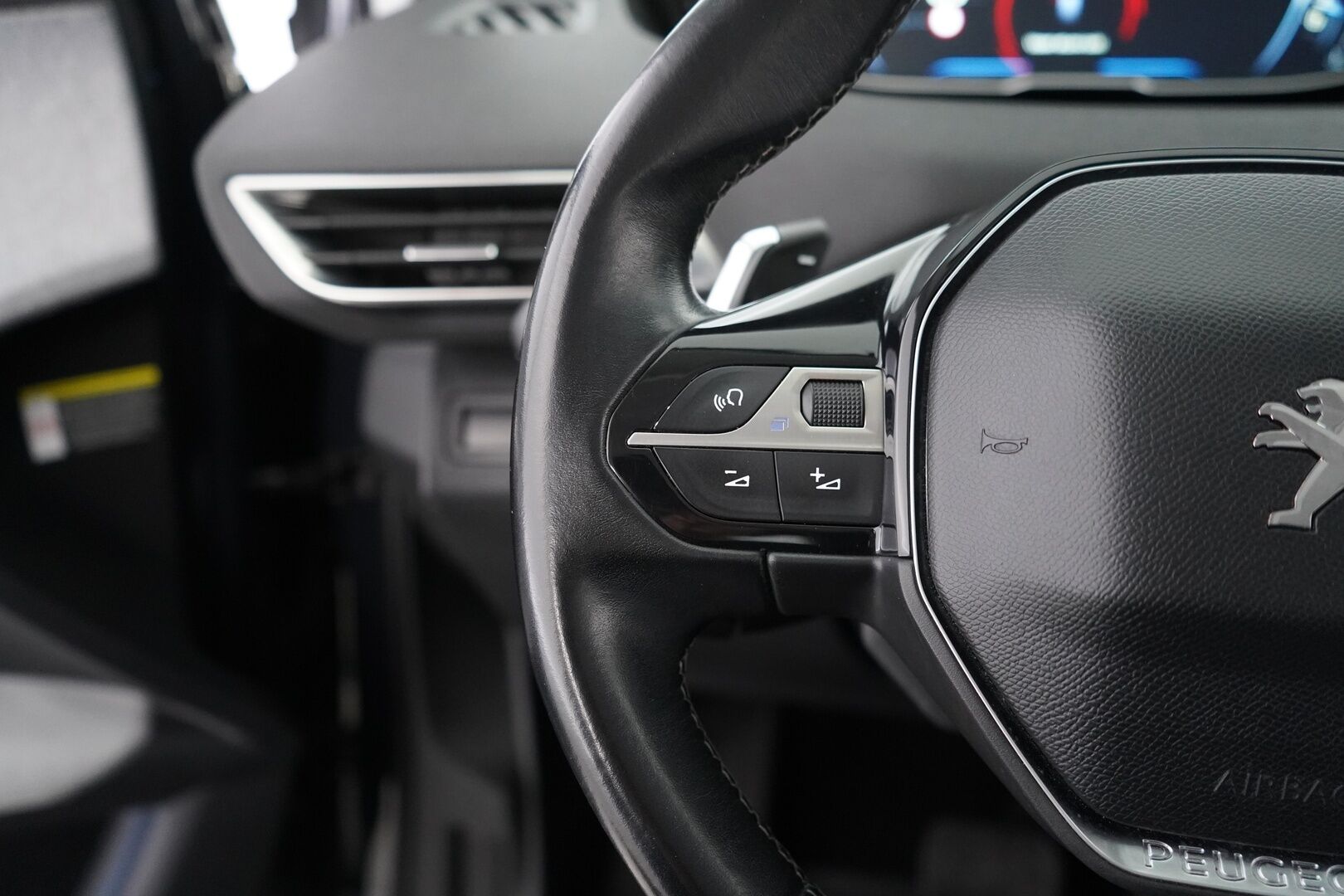 Peugeot 3008 2017 Allure BlueHDi 120 Automaatti - Webasto | Kamera | Vakkari | Tutkat | 2x renkaat | Juuri huollettu | Seuraava katsastus 04/2027