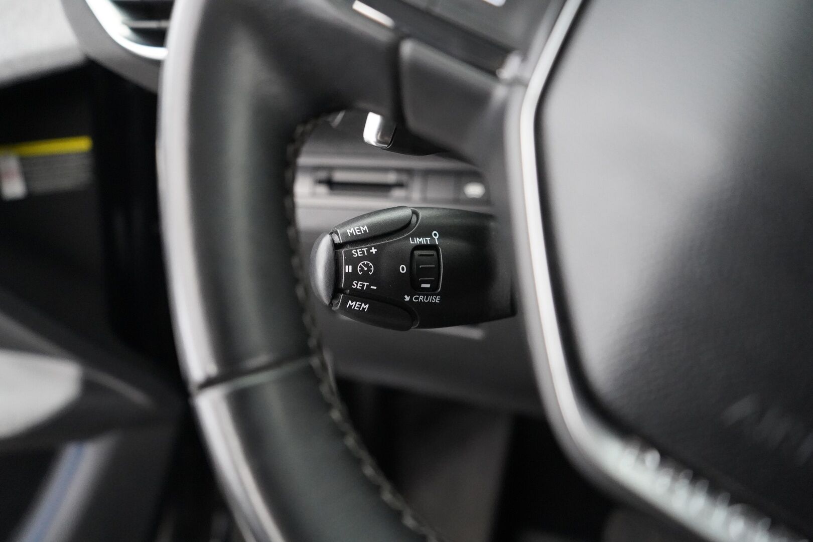 Peugeot 3008 2017 Allure BlueHDi 120 Automaatti - Webasto | Kamera | Vakkari | Tutkat | 2x renkaat | Juuri huollettu | Seuraava katsastus 04/2027