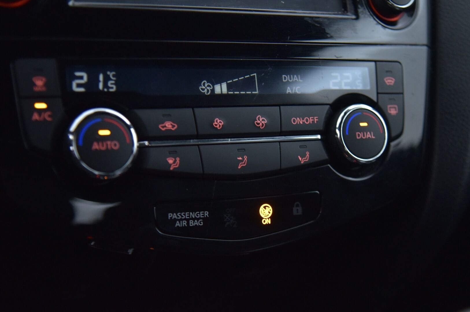 Nissan Qashqai 2018 DIG-T 115 Tekna+ 2WD Xtronic Bose * Nahkat / 360-Kamera / Vetokoukku / Lasikatto / Kaistavahti * - * Vähän ajettu / Hyvin pidetty *
