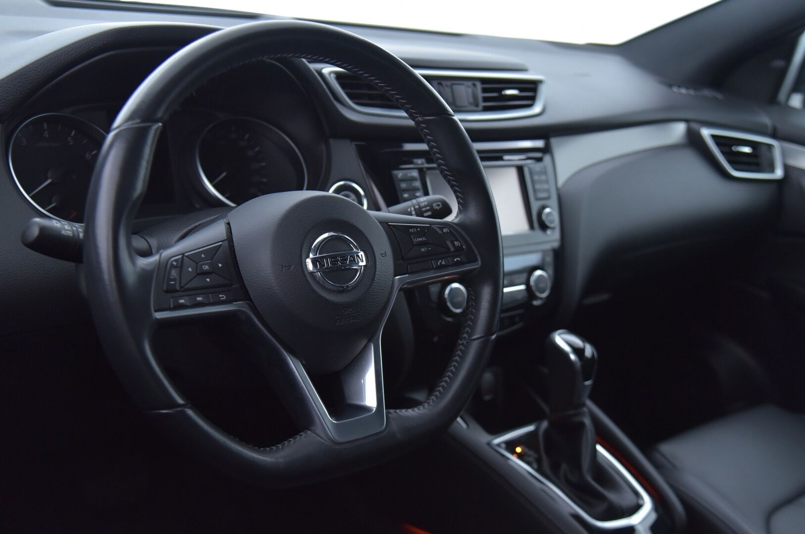 Nissan Qashqai 2018 DIG-T 115 Tekna+ 2WD Xtronic Bose * Nahkat / 360-Kamera / Vetokoukku / Lasikatto / Kaistavahti * - * Vähän ajettu / Hyvin pidetty *