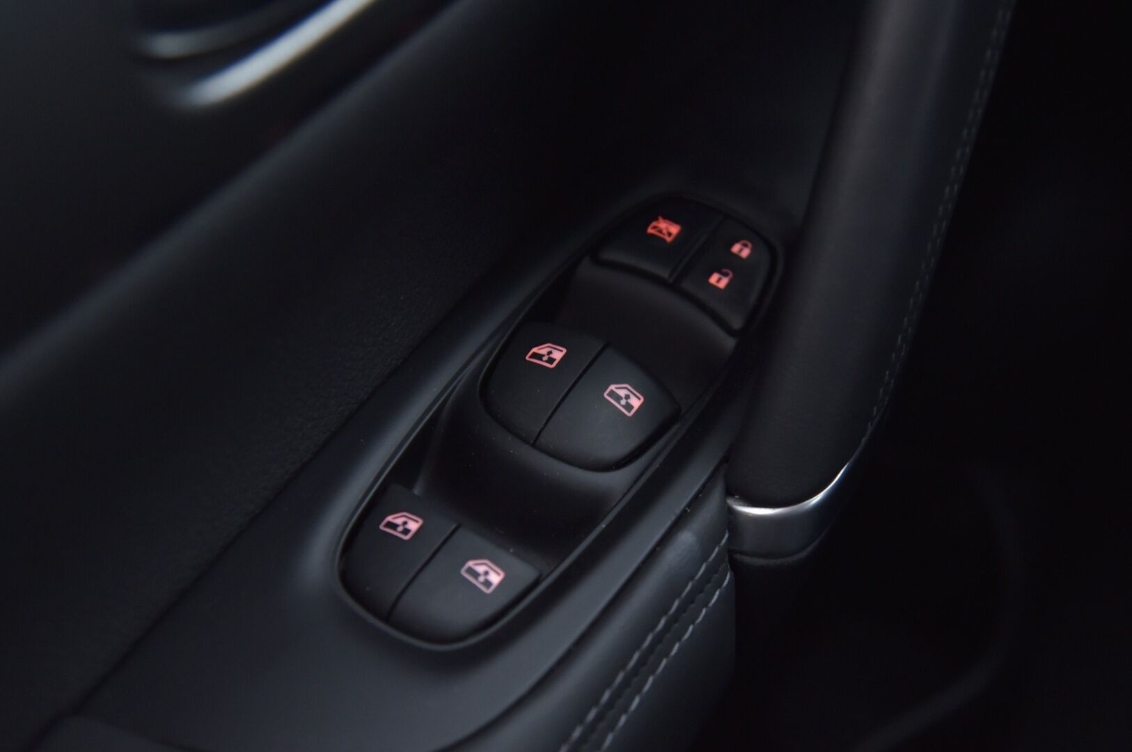 Nissan Qashqai 2018 DIG-T 115 Tekna+ 2WD Xtronic Bose * Nahkat / 360-Kamera / Vetokoukku / Lasikatto / Kaistavahti * - * Vähän ajettu / Hyvin pidetty *