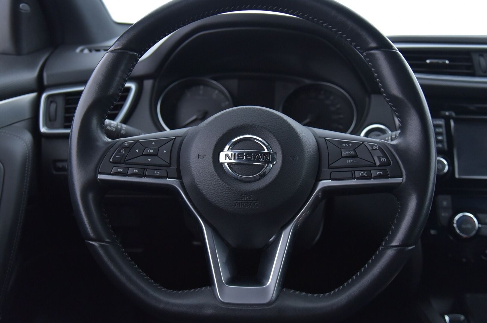 Nissan Qashqai 2018 DIG-T 115 Tekna+ 2WD Xtronic Bose * Nahkat / 360-Kamera / Vetokoukku / Lasikatto / Kaistavahti * - * Vähän ajettu / Hyvin pidetty *