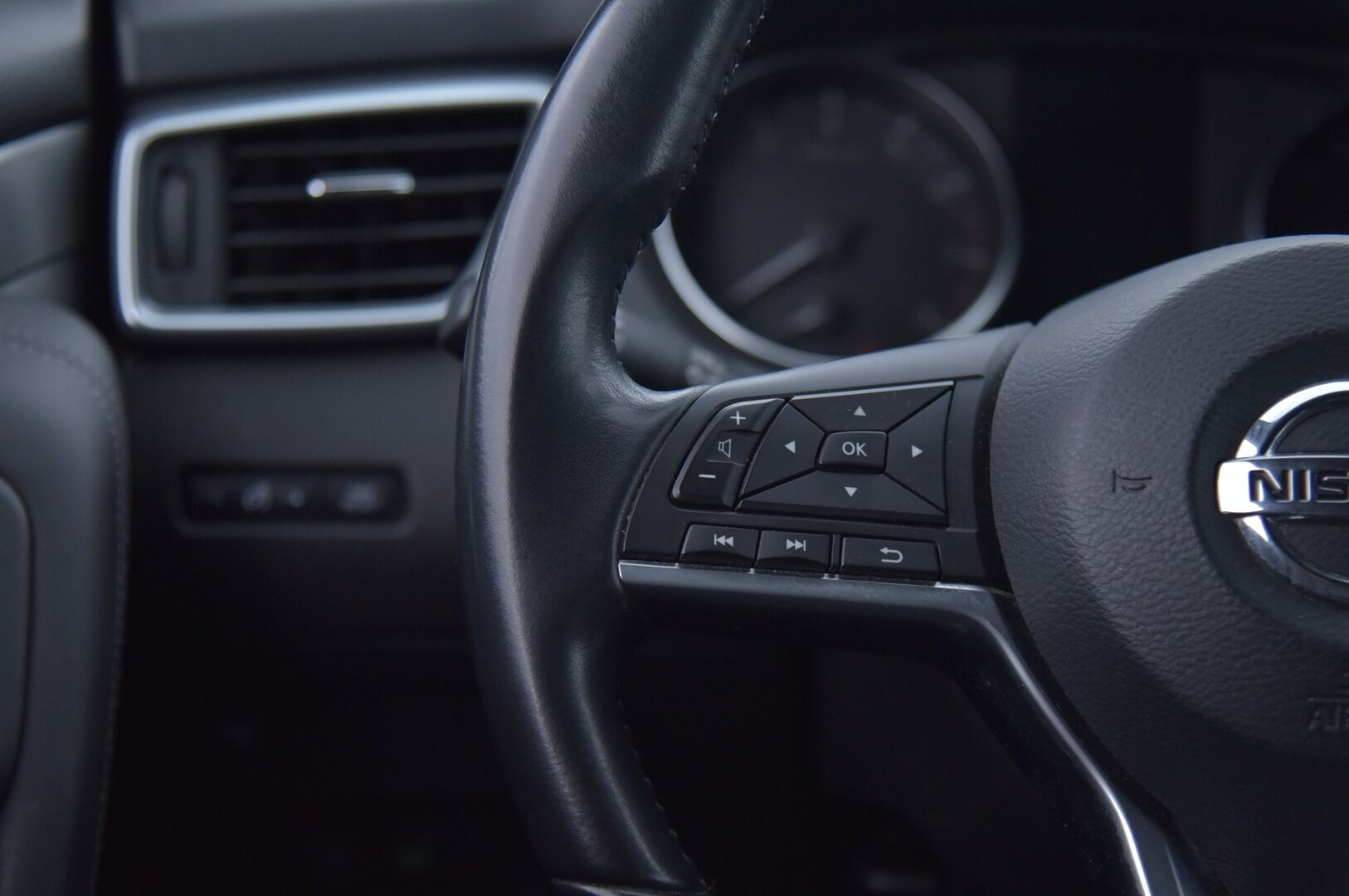 Nissan Qashqai 2018 DIG-T 115 Tekna+ 2WD Xtronic Bose * Nahkat / 360-Kamera / Vetokoukku / Lasikatto / Kaistavahti * - * Vähän ajettu / Hyvin pidetty *