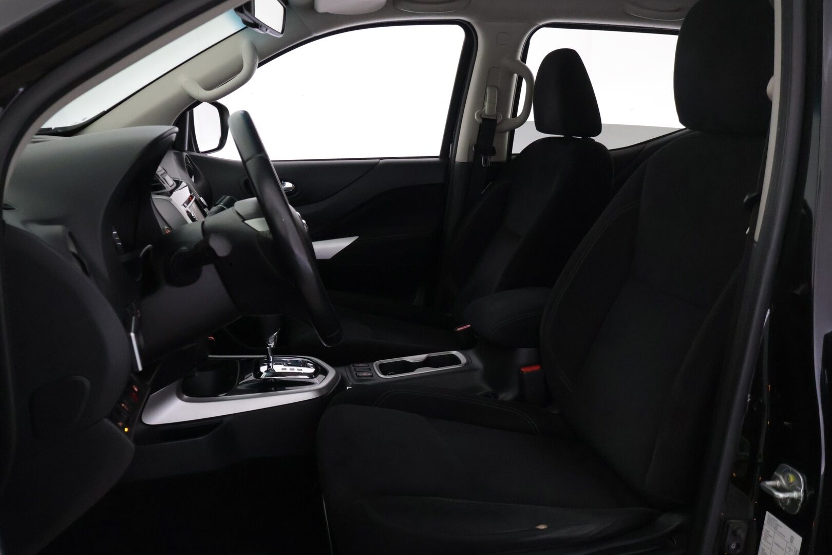 Nissan Navara 2018 Double Cab 2,3 dCi EURO6 190hp AT Tekna 2 seats - *Suomi-auto | PA-lämmitin | Vakkari | 360-kamera | Vetokoukku | Navigointi | Lisävalot | 2x Renkaat & Vanteet | Lavanpäällinen | Kattava huoltohistoria*