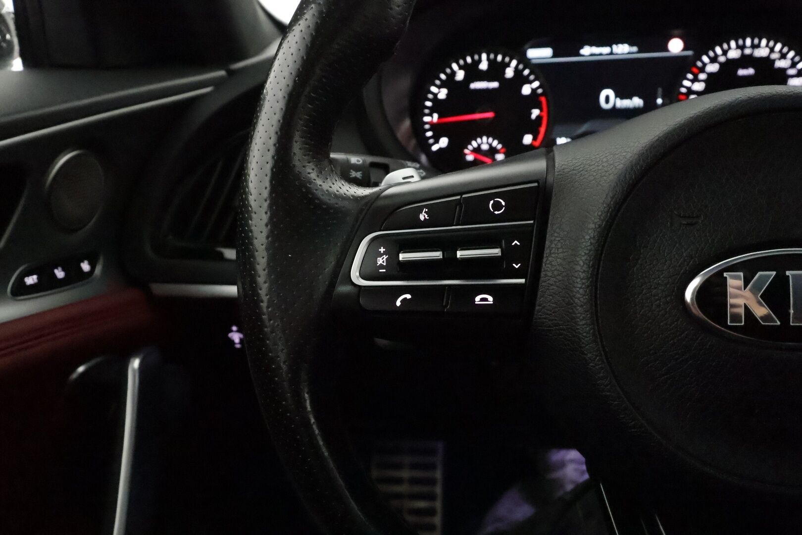Kia Stinger 2018 2,0 T-GDI RWD GT-Line A/T - | Adapt.Vakkari | HUD | Punainen Nahkasisusta | Kattoluukku | 360-Kamera | Ilmastoidut penkit | H/K |