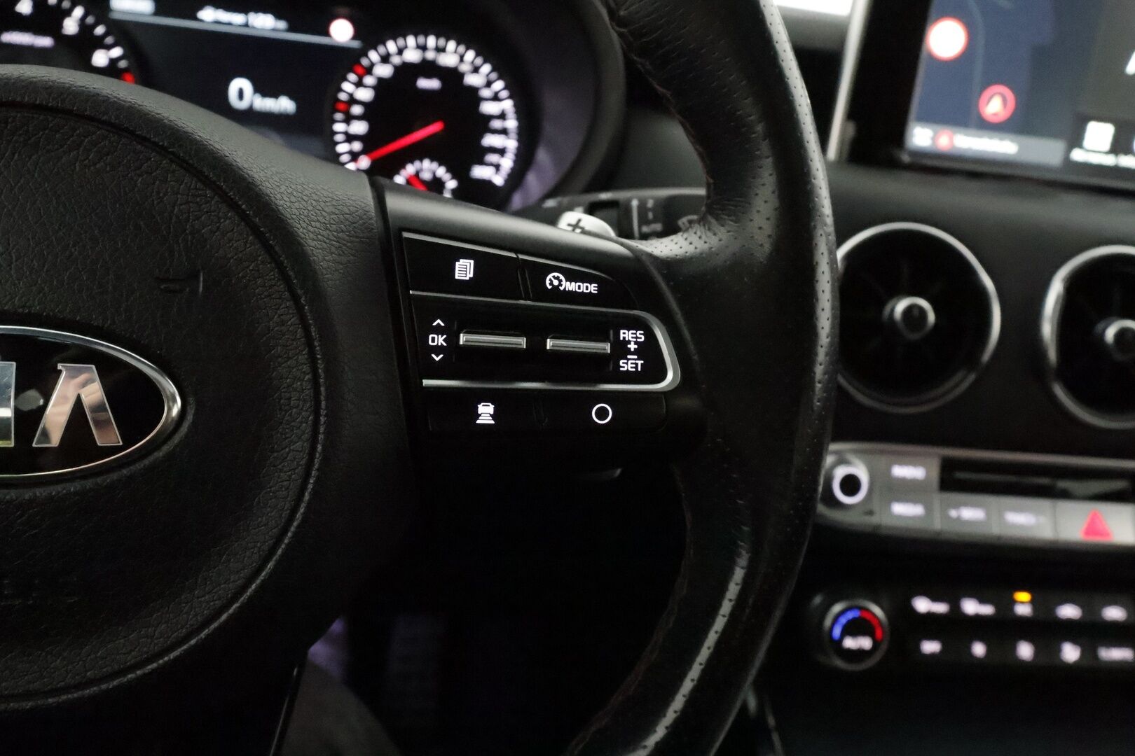 Kia Stinger 2018 2,0 T-GDI RWD GT-Line A/T - | Adapt.Vakkari | HUD | Punainen Nahkasisusta | Kattoluukku | 360-Kamera | Ilmastoidut penkit | H/K |