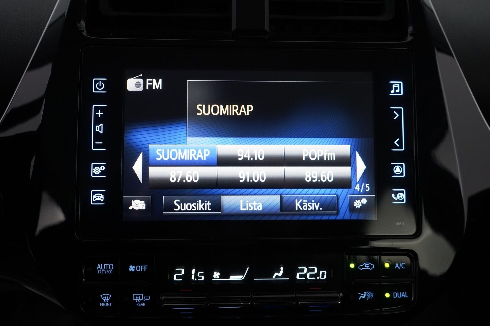 Toyota Prius Plug-in 2017 Solar *Kamera / Paneelit / Lohko+sisähaara / Vakionopeudensäädin / Bluetooth / Navi* - Suomi-auto / Merkkihuollot / Aurinkopaneelit / Kahdet OEM Vanteet / Kahdet kaapelit - HULLU BLACKWEEK KORKOTARJOUS 2,49%