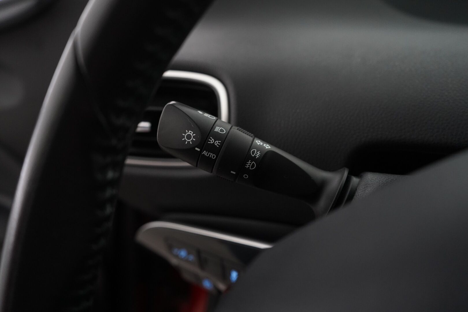 Toyota Prius Plug-in 2017 Solar *Kamera / Paneelit / Lohko+sisähaara / Vakionopeudensäädin / Bluetooth / Navi* - Suomi-auto / Merkkihuollot / Aurinkopaneelit / Kahdet OEM Vanteet / Kahdet kaapelit - HULLU BLACKWEEK KORKOTARJOUS 2,49%