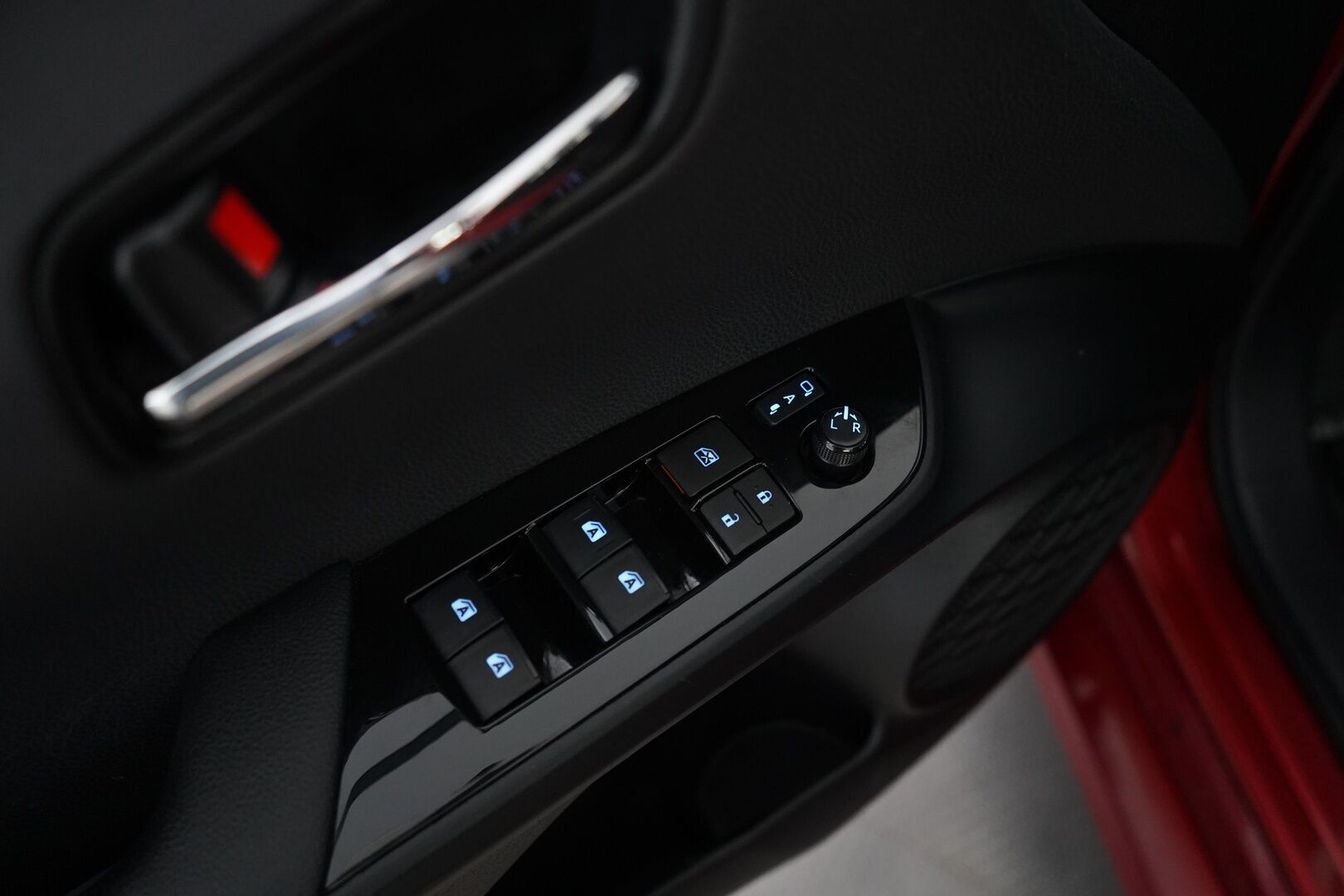 Toyota Prius Plug-in 2017 Solar *Kamera / Paneelit / Lohko+sisähaara / Vakionopeudensäädin / Bluetooth / Navi* - Suomi-auto / Merkkihuollot / Aurinkopaneelit / Kahdet OEM Vanteet / Kahdet kaapelit - HULLU BLACKWEEK KORKOTARJOUS 2,49%