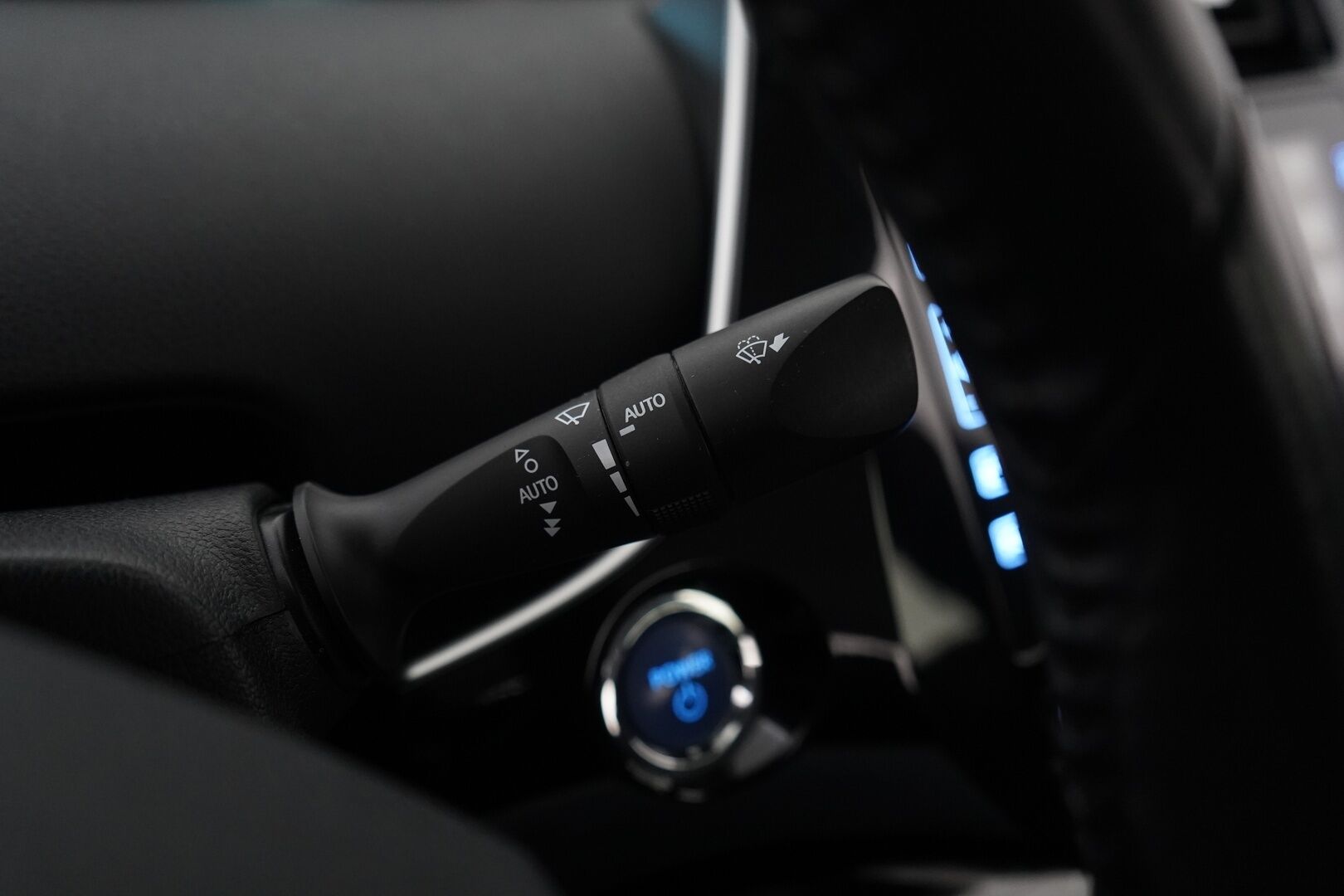 Toyota Prius Plug-in 2017 Solar *Kamera / Paneelit / Lohko+sisähaara / Vakionopeudensäädin / Bluetooth / Navi* - Suomi-auto / Merkkihuollot / Aurinkopaneelit / Kahdet OEM Vanteet / Kahdet kaapelit