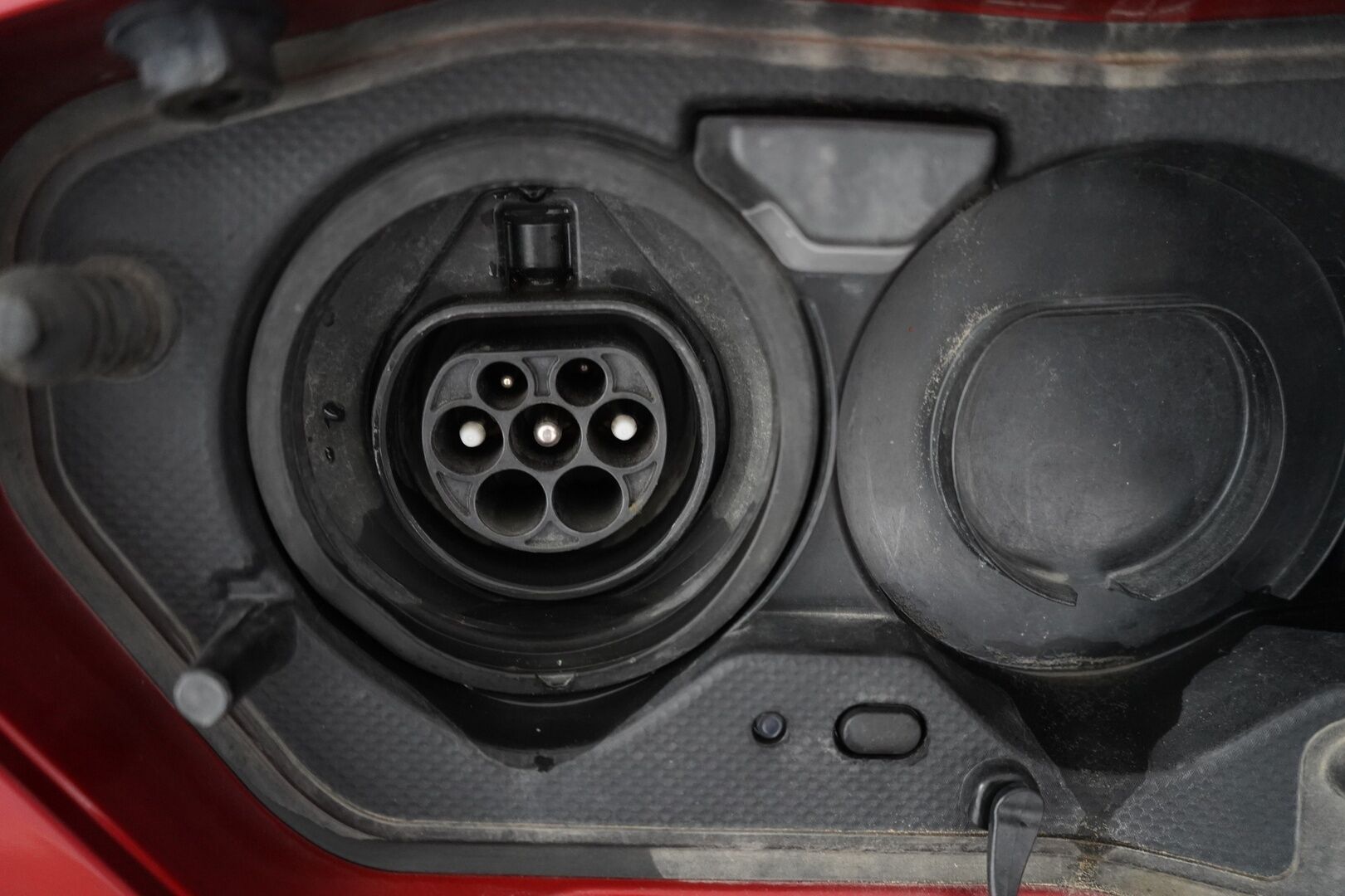 Toyota Prius Plug-in 2017 Solar *Kamera / Paneelit / Lohko+sisähaara / Vakionopeudensäädin / Bluetooth / Navi* - Suomi-auto / Merkkihuollot / Aurinkopaneelit / Kahdet OEM Vanteet / Kahdet kaapelit - HULLU BLACKWEEK KORKOTARJOUS 2,49%