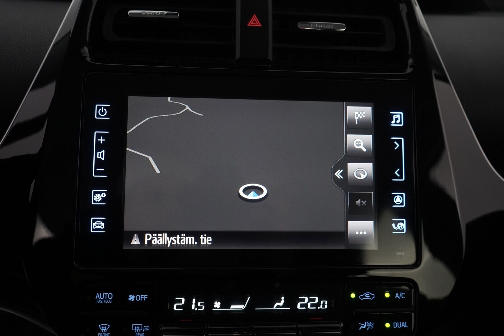 Toyota Prius Plug-in 2017 Solar *Kamera / Paneelit / Lohko+sisähaara / Vakionopeudensäädin / Bluetooth / Navi* - Suomi-auto / Merkkihuollot / Aurinkopaneelit / Kahdet OEM Vanteet / Kahdet kaapelit - HULLU BLACKWEEK KORKOTARJOUS 2,49%