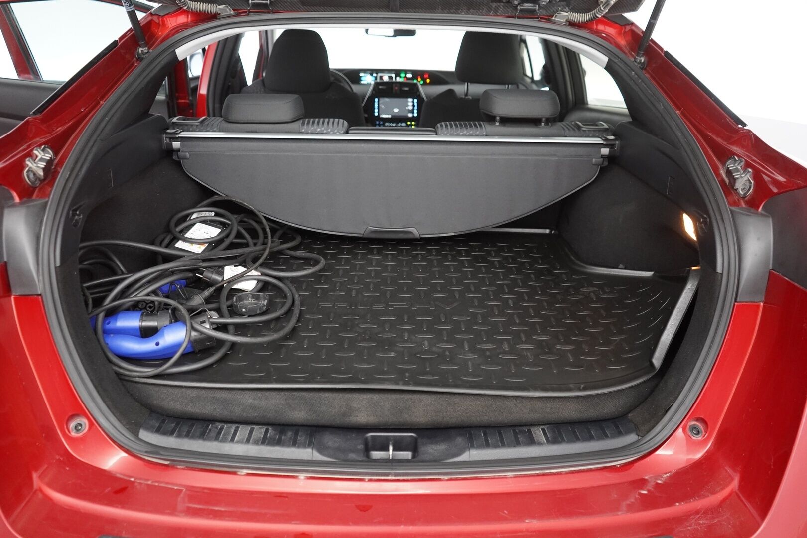 Toyota Prius Plug-in 2017 Solar *Kamera / Paneelit / Lohko+sisähaara / Vakionopeudensäädin / Bluetooth / Navi* - Suomi-auto / Merkkihuollot / Aurinkopaneelit / Kahdet OEM Vanteet / Kahdet kaapelit - HULLU BLACKWEEK KORKOTARJOUS 2,49%