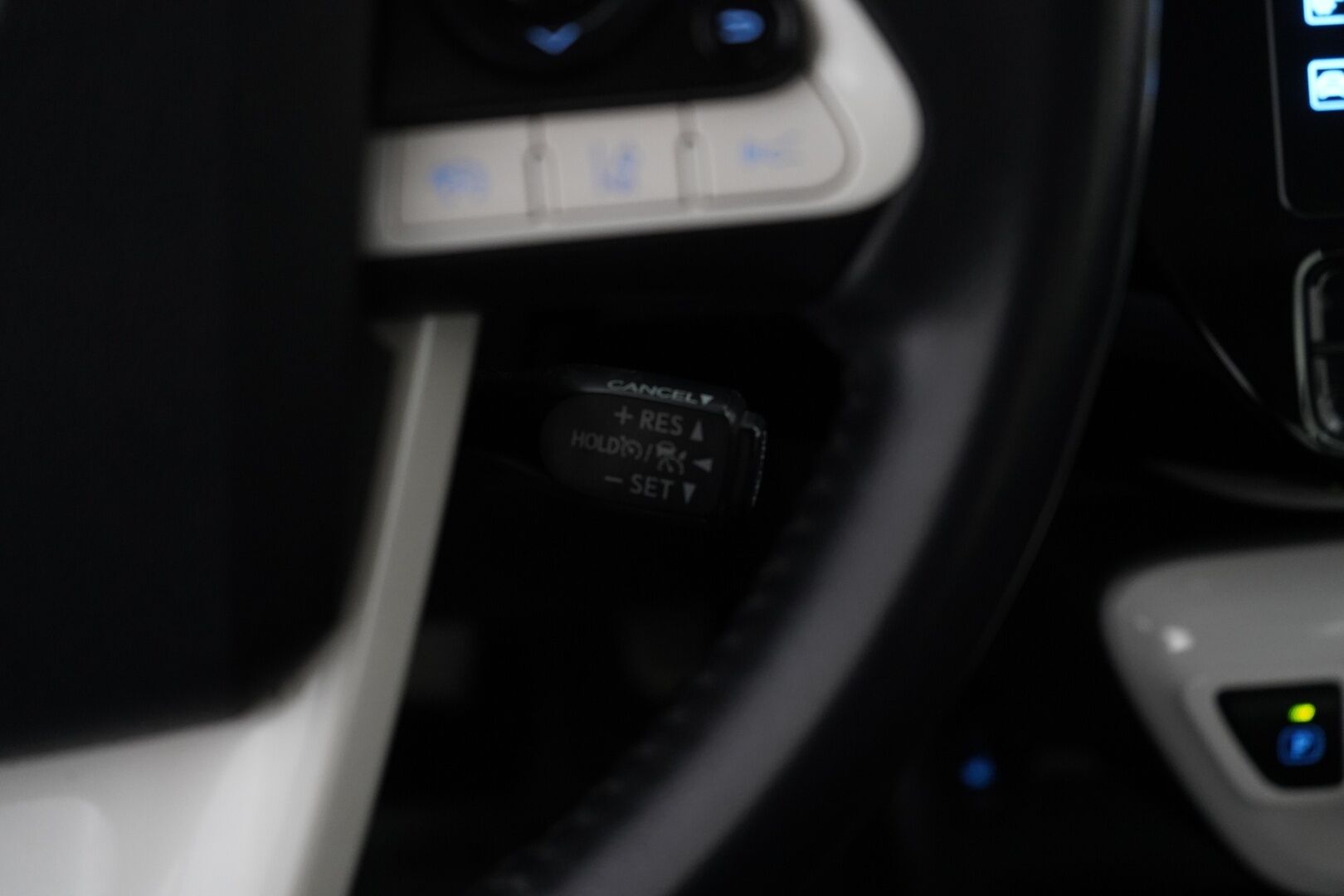 Toyota Prius Plug-in 2017 Solar *Kamera / Paneelit / Lohko+sisähaara / Vakionopeudensäädin / Bluetooth / Navi* - Suomi-auto / Merkkihuollot / Aurinkopaneelit / Kahdet OEM Vanteet / Kahdet kaapelit - HULLU BLACKWEEK KORKOTARJOUS 2,49%