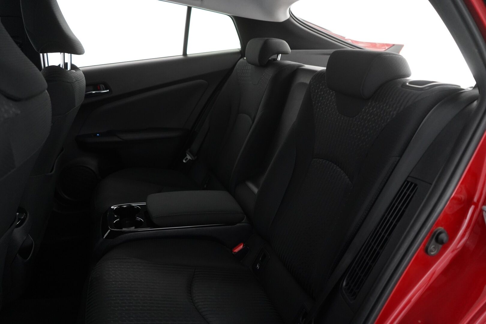 Toyota Prius Plug-in 2017 Solar *Kamera / Paneelit / Lohko+sisähaara / Vakionopeudensäädin / Bluetooth / Navi* - Suomi-auto / Merkkihuollot / Aurinkopaneelit / Kahdet OEM Vanteet / Kahdet kaapelit