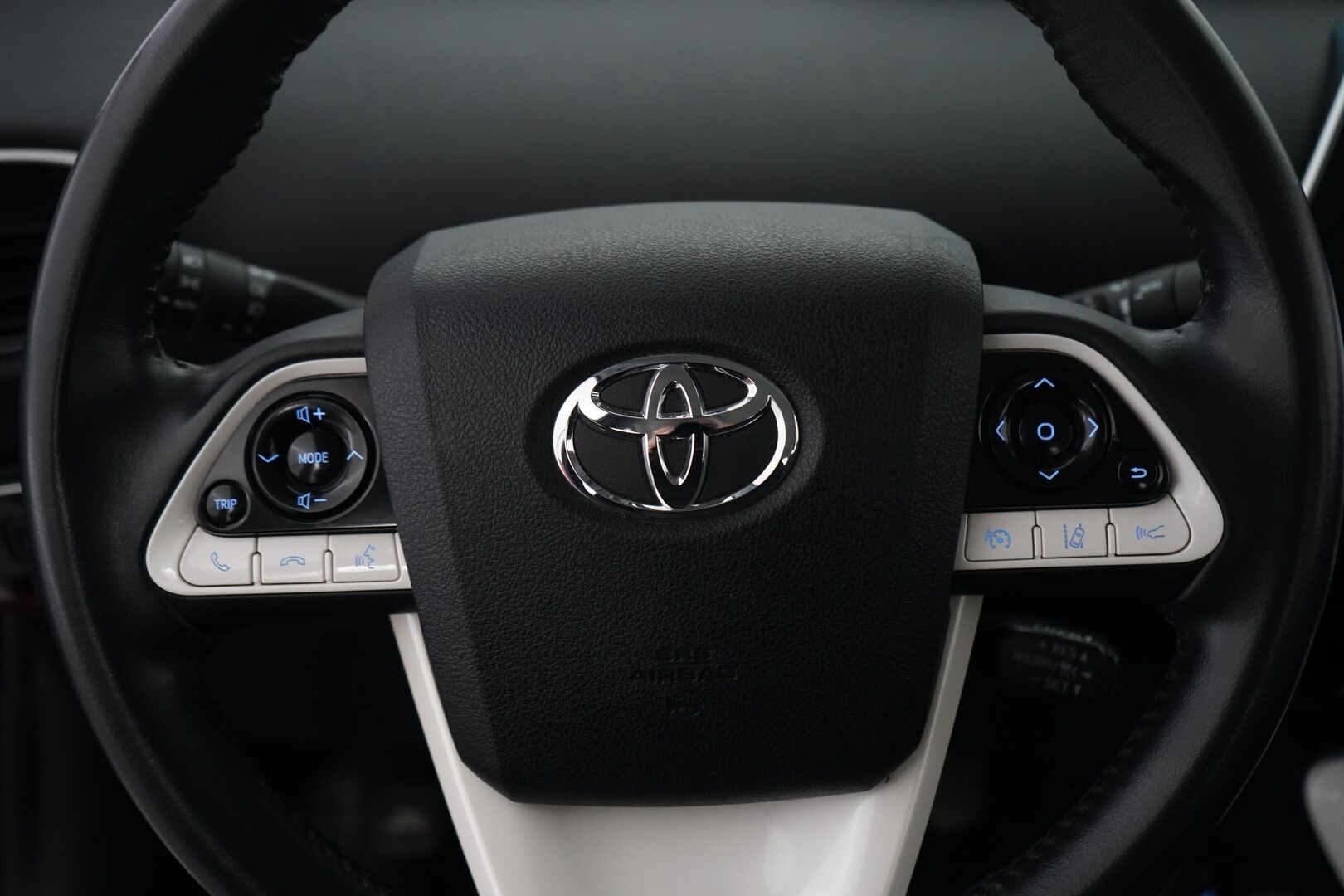 Toyota Prius Plug-in 2017 Solar *Kamera / Paneelit / Lohko+sisähaara / Vakionopeudensäädin / Bluetooth / Navi* - Suomi-auto / Merkkihuollot / Aurinkopaneelit / Kahdet OEM Vanteet / Kahdet kaapelit