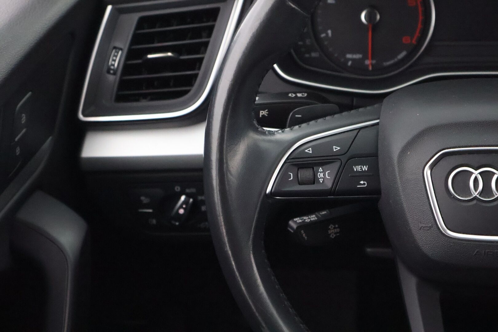 Audi Q5 2018 Business 2,0 TDI 140 kW quattro S tronic - Suomiauto / Webasto / Vetokoukku / Adapt.LED / Sähköluukku / Peruutustutkat / AdBlue remontoitu!