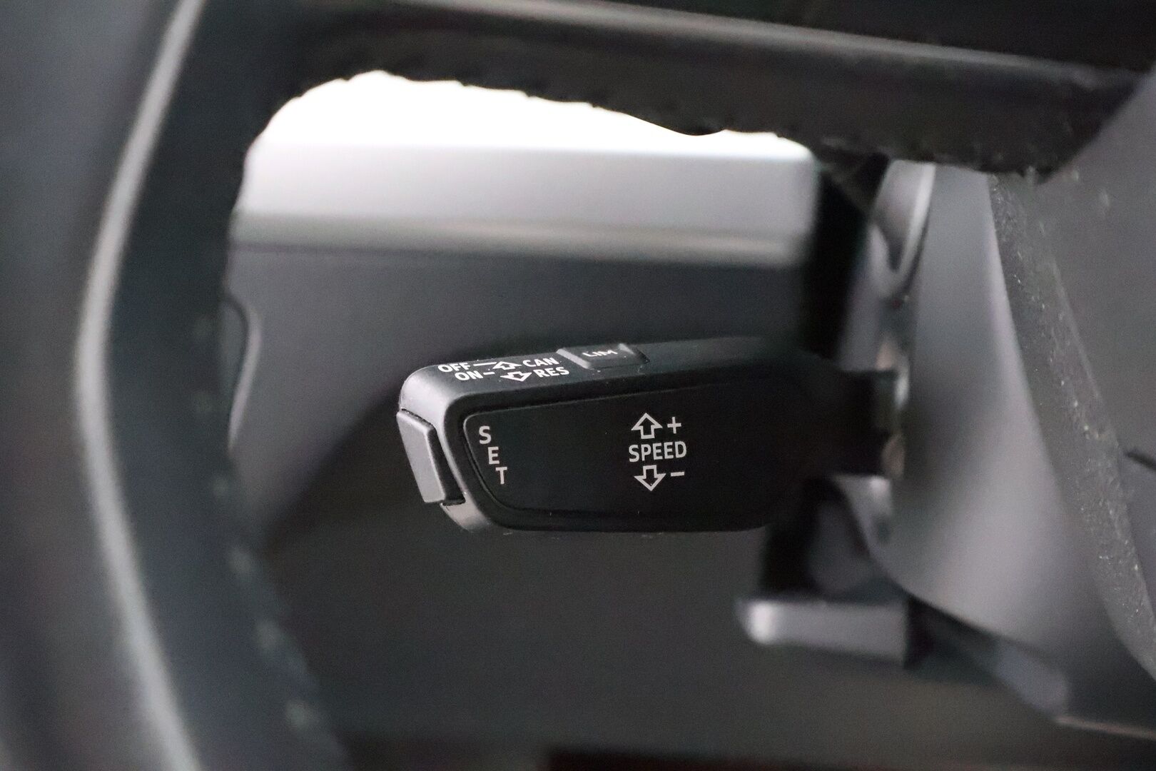 Audi Q5 2018 Business 2,0 TDI 140 kW quattro S tronic - Suomiauto / Webasto / Vetokoukku / Adapt.LED / Sähköluukku / Peruutustutkat / AdBlue remontoitu!