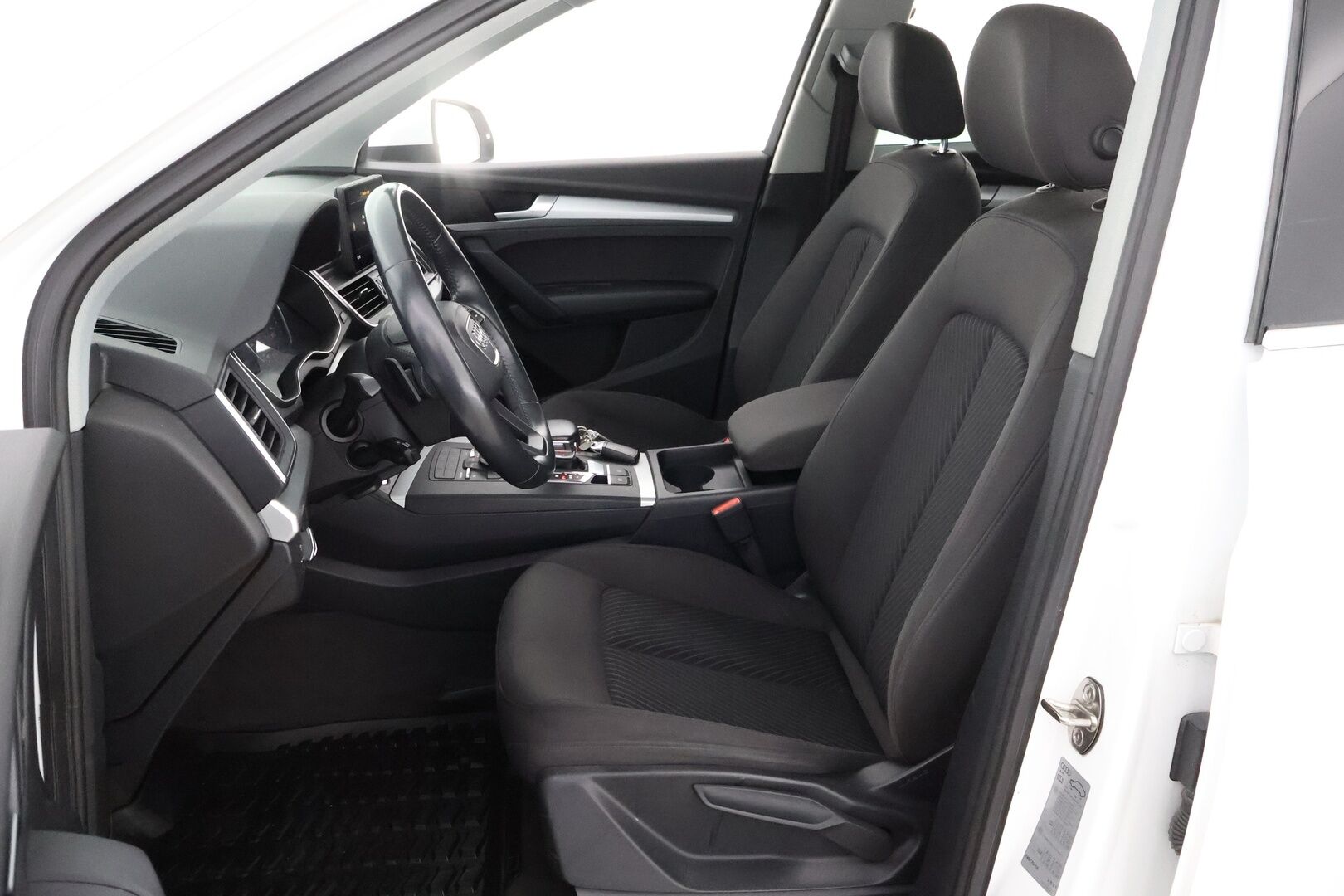 Audi Q5 2018 Business 2,0 TDI 140 kW quattro S tronic - Suomiauto / Webasto / Vetokoukku / Adapt.LED / Sähköluukku / Peruutustutkat / AdBlue remontoitu!