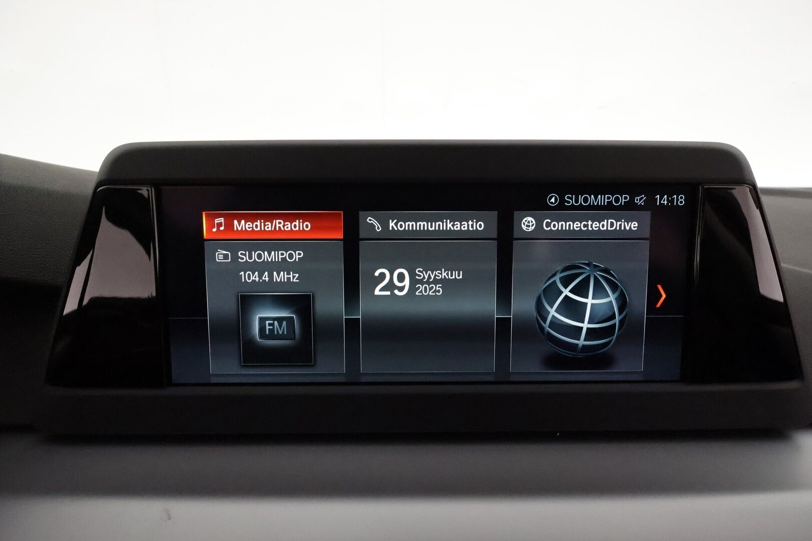 BMW 520 2018 G30 Sedan 520d A xDrive Business *Vakkari / Webasto / LED / P.tutkat / Nahat / Digimittaristo* - Suomi-auto / Kahdet renkaat aluvanteilla - Osta nyt, maksa vasta ensi vuonna