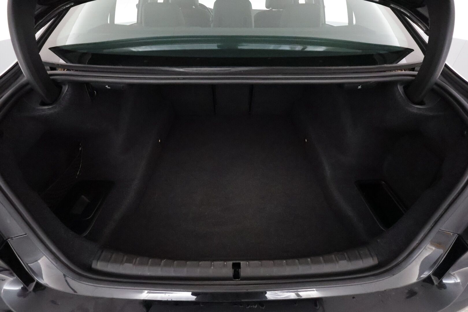 BMW 520 2018 G30 Sedan 520d A xDrive Business *Vakkari / Webasto / LED / P.tutkat / Nahat / Digimittaristo* - Suomi-auto / Kahdet renkaat aluvanteilla - HULLUT VÄLIPÄIVÄT KORKOTARJOUS 2,49%