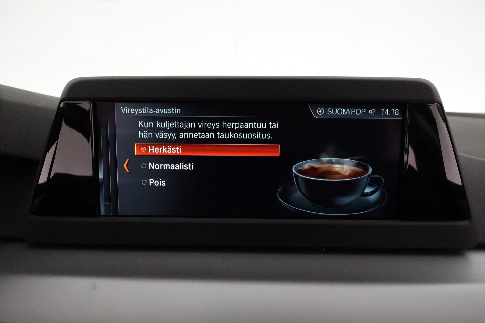 BMW 520 2018 G30 Sedan 520d A xDrive Business *Vakkari / Webasto / LED / P.tutkat / Nahat / Digimittaristo* - Suomi-auto / Kahdet renkaat aluvanteilla - HULLUT VÄLIPÄIVÄT KORKOTARJOUS 2,49%