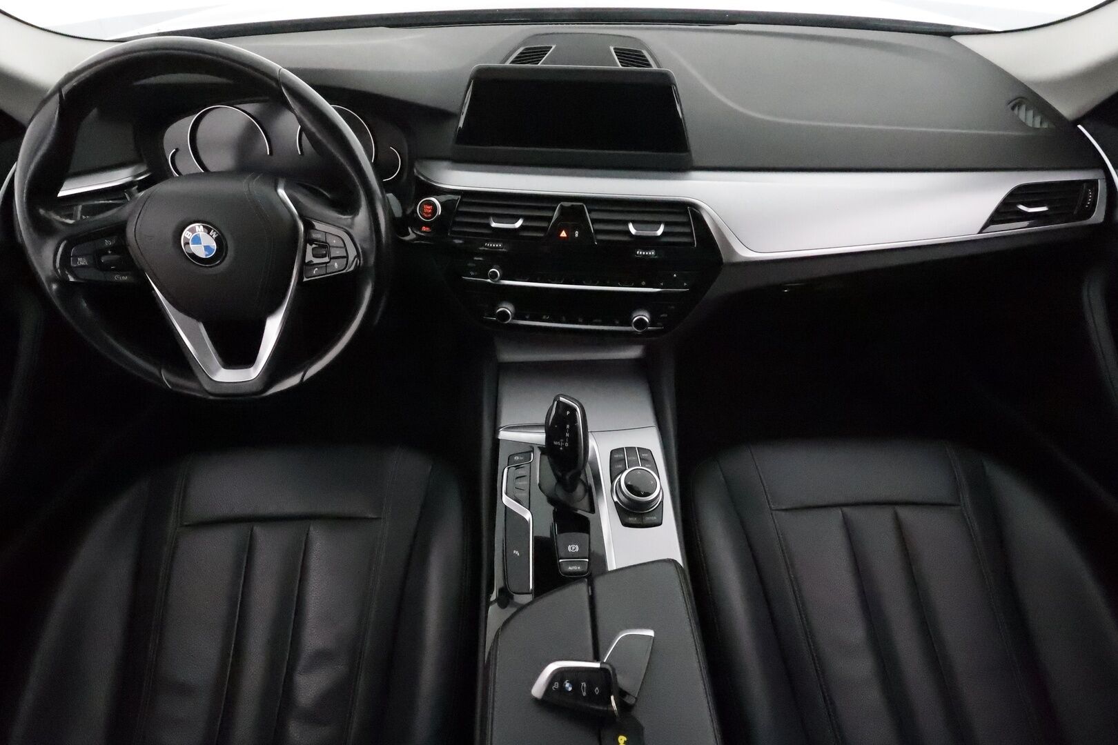 BMW 520 2018 G30 Sedan 520d A xDrive Business *Vakkari / Webasto / LED / P.tutkat / Nahat / Digimittaristo* - Suomi-auto / Kahdet renkaat aluvanteilla