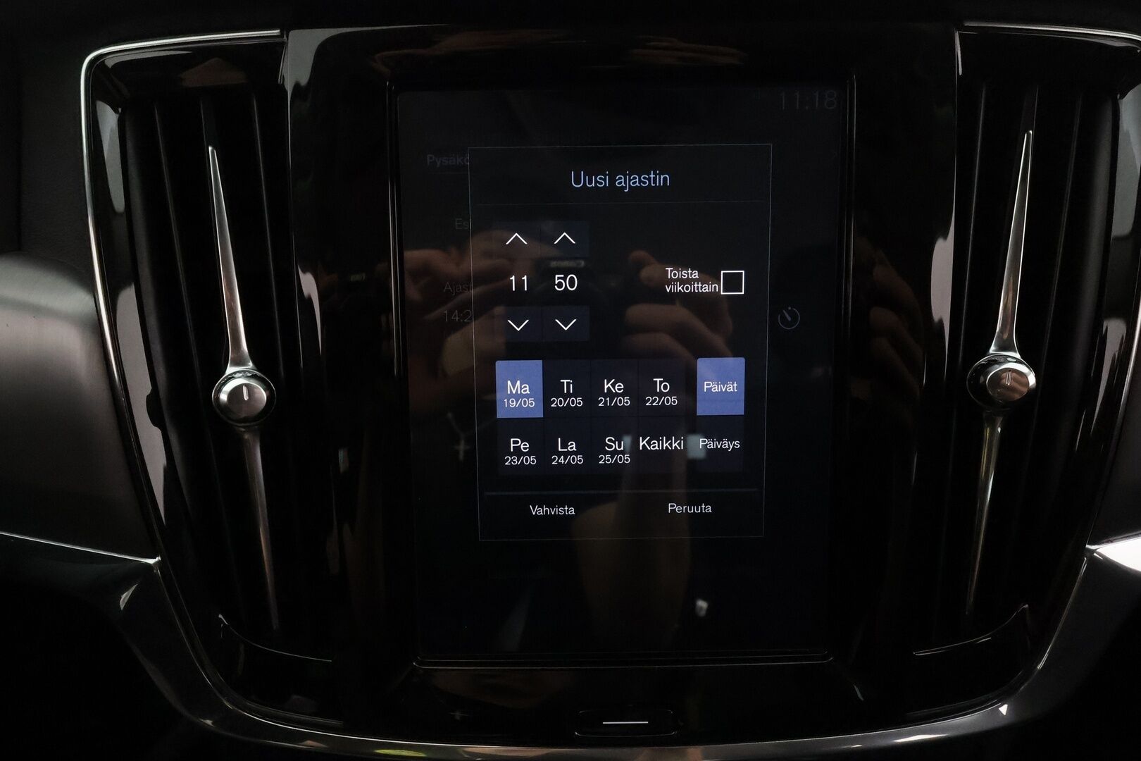 Volvo V90 2018 D3 Momentum aut **Webasto / koukku / Adapt.Vakkari / Full-LED / P.Kamera / Navi / Kaistavahti** - Suomi-auto / KeylessGo / 2x Renkaat