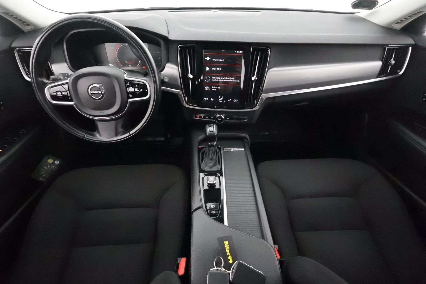 Volvo V90 2018 D3 Momentum aut **Webasto / koukku / Adapt.Vakkari / Full-LED / P.Kamera / Navi / Kaistavahti** - Suomi-auto / KeylessGo / 2x Renkaat