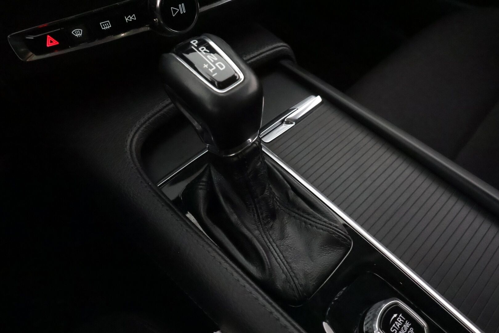 Volvo V90 2018 D3 Momentum aut **Webasto / koukku / Adapt.Vakkari / Full-LED / P.Kamera / Navi / Kaistavahti** - Suomi-auto / KeylessGo / 2x Renkaat