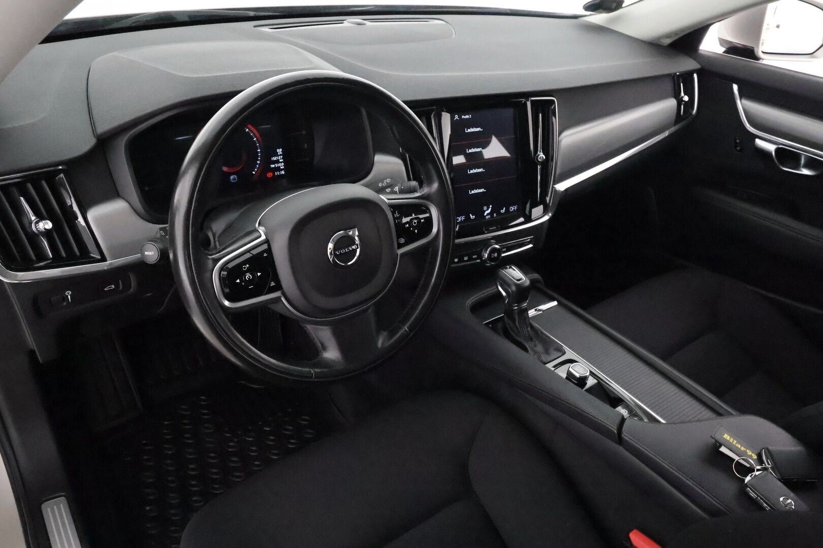 Volvo V90 2018 D3 Momentum aut **Webasto / koukku / Adapt.Vakkari / Full-LED / P.Kamera / Navi / Kaistavahti** - Suomi-auto / KeylessGo / 2x Renkaat