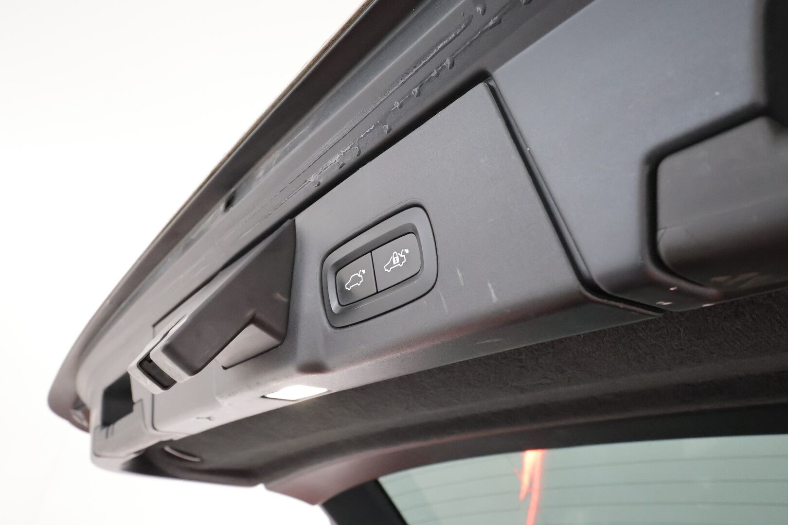 Volvo V90 2018 D3 Momentum aut **Webasto / koukku / Adapt.Vakkari / Full-LED / P.Kamera / Navi / Kaistavahti** - Suomi-auto / KeylessGo / 2x Renkaat