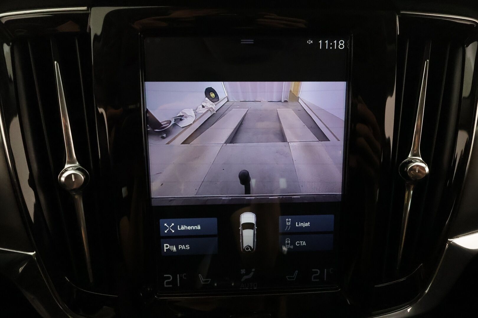 Volvo V90 2018 D3 Momentum aut **Webasto / koukku / Adapt.Vakkari / Full-LED / P.Kamera / Navi / Kaistavahti** - Suomi-auto / KeylessGo / 2x Renkaat