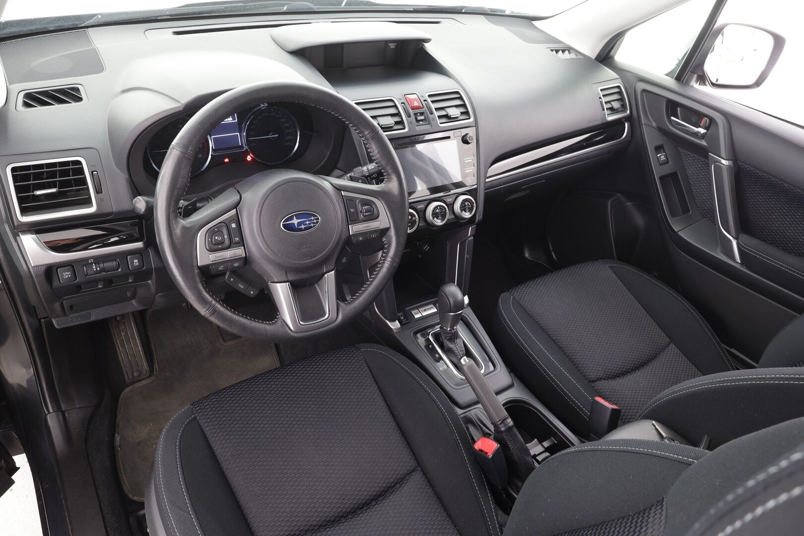 Subaru Forester 2018 2,0i X-Break CVT * P.Kamera / LED / Sähköpenkki / Vakkari / Bluetooth / Mirrorlink / Facelift * - Suomi-auto / Kahdet renkaat aluvanteilla - HULLUT AVAJAISHULINAT KORKOTARJOUS 3,29 %