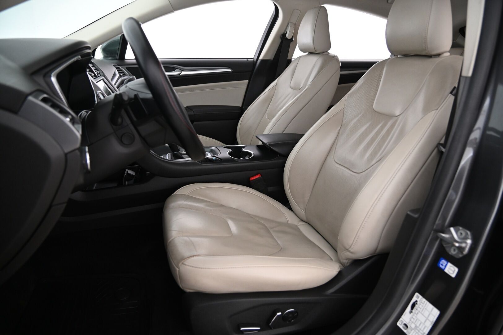 Ford Mondeo 2018 2,0 TDCi 150hv PowerShift Titanium 5D*Vaalea nahkasisuta / Kuskin penkki muistilla / ilmastoidut etuistuimet / Navi* - *Ilmastoidut penkit / Suomi-auto / Juuri tullut / Siisti* - HULLUT JOULUT KORKOTARJOUS 2,49% 