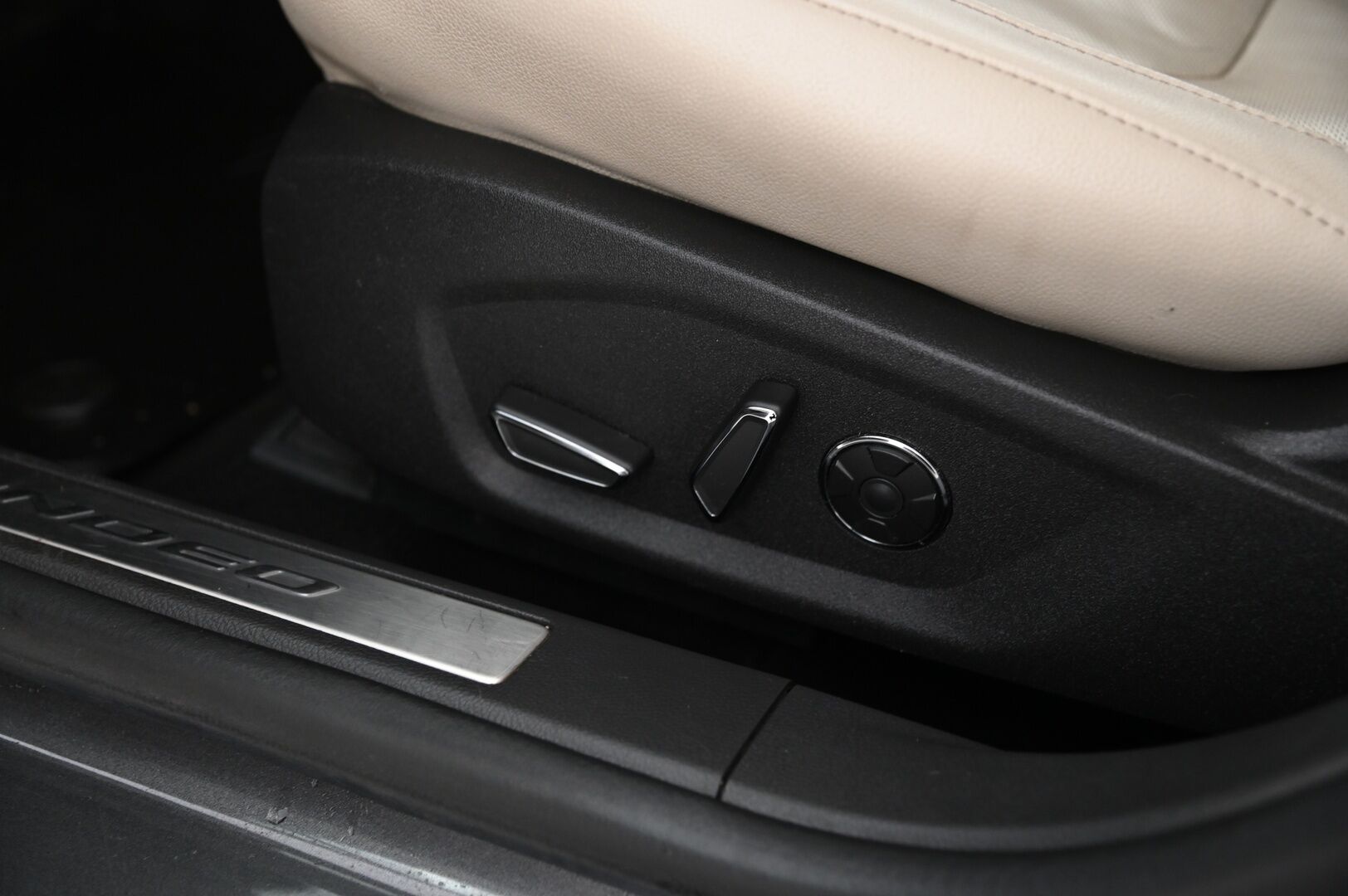 Ford Mondeo 2018 2,0 TDCi 150hv PowerShift Titanium 5D*Vaalea nahkasisuta / Kuskin penkki muistilla / ilmastoidut etuistuimet / Navi* - *Ilmastoidut penkit / Suomi-auto / Juuri tullut / Siisti* - HULLUT JOULUT KORKOTARJOUS 2,49% 