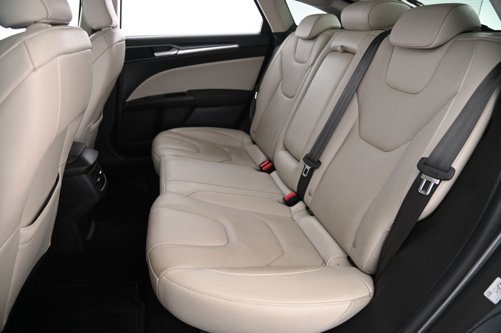 Ford Mondeo 2018 2,0 TDCi 150hv PowerShift Titanium 5D*Vaalea nahkasisuta / Kuskin penkki muistilla / ilmastoidut etuistuimet / Navi* - *Ilmastoidut penkit / Suomi-auto / Juuri tullut / Siisti* - HULLUT JOULUT KORKOTARJOUS 2,49% 