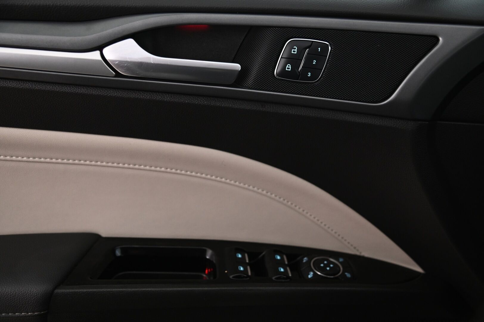 Ford Mondeo 2018 2,0 TDCi 150hv PowerShift Titanium 5D*Vaalea nahkasisuta / Kuskin penkki muistilla / ilmastoidut etuistuimet / Navi* - *Suomi-auto / Juuri tullut / Siisti*